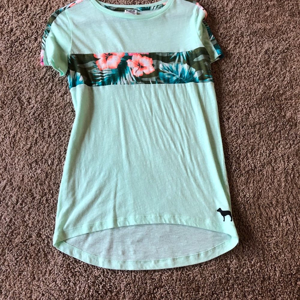 VS Pink Shirt Sleeve Tee